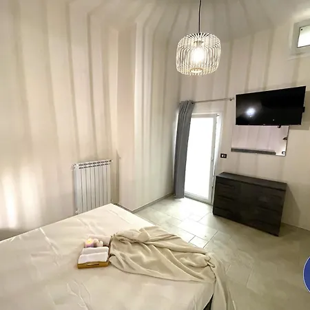 I Casere D V'Nginz - Holidays Apartments Mola di Bari Exterior foto